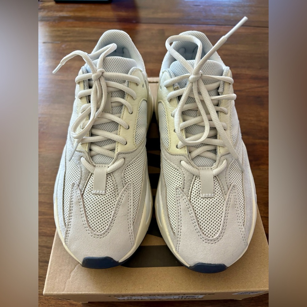 Yeezy Boost 700 Analog